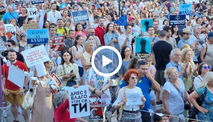 Стотици варненци се събраха отново в защита на арестувания кмет Благомир Коцев