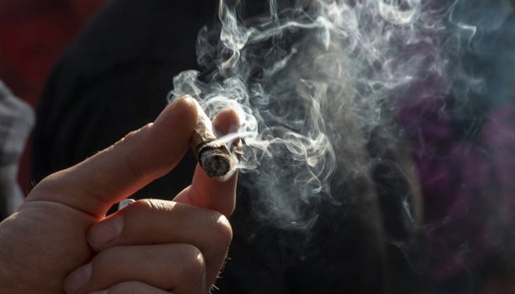 В мъжа са открити две ръчно свити цигари със специфичен аромат по време на проверка в квартал „Възраждане“