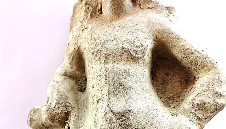 Теракотата от II-I век пр. Хр. разказва за митологичната любов между Хермес и Афродита Теракотата от II-I век пр. Хр. разказва за митологичната любов между Хермес и Афродита