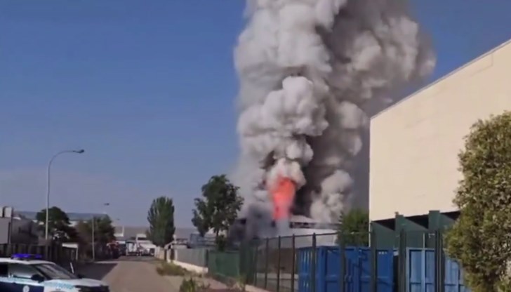 Шестдесет хиляди души получиха предупреждение на телефоните си да не напускат домовете