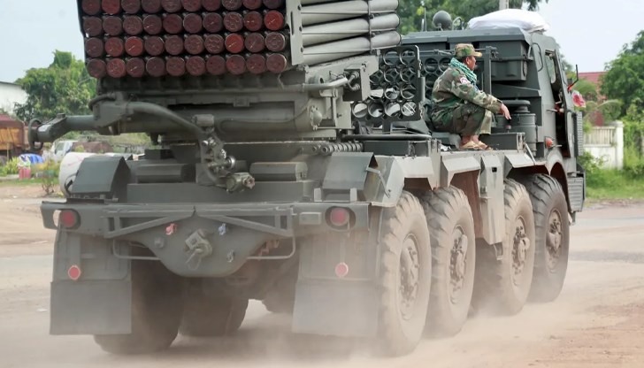 Срещата между двамата премиери цели прекратяване на сраженията по границата и стабилизиране на региона