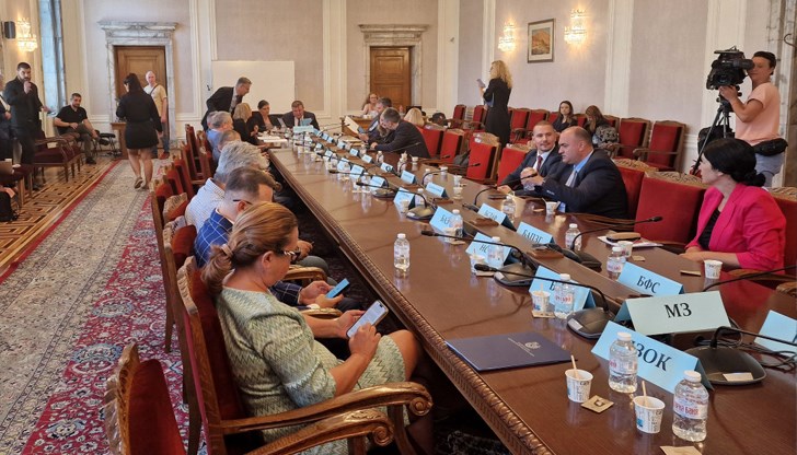 Според депутатите няма нарушение на Конституцията и правото на достъпна медицинска помощ Според депутатите няма нарушение на Конституцията и правото на достъпна медицинска помощ