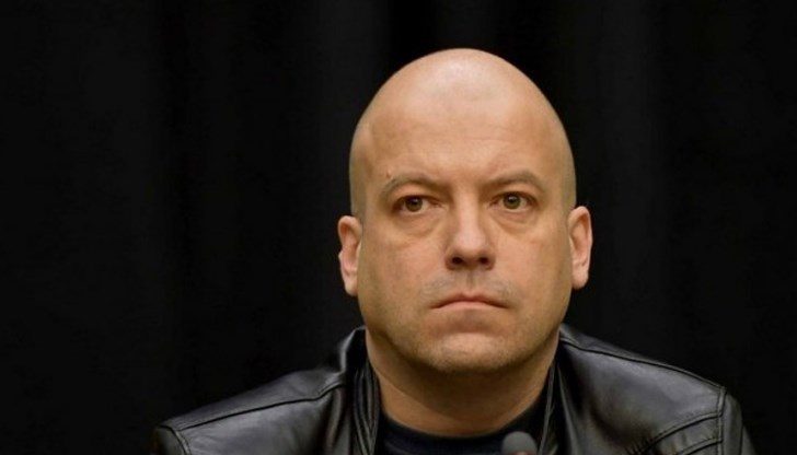 Остра критика към Тошко Йорданов за заплашването на младите лекари