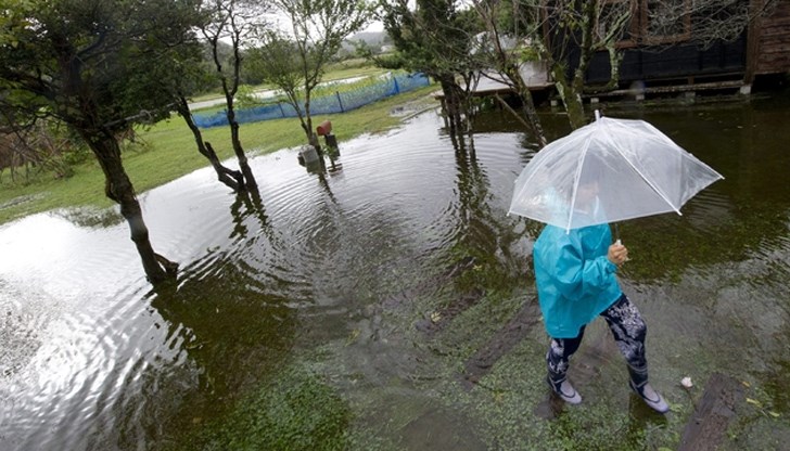 Двама души изчезнаха във Филипините, предупреждения в китайските провинции