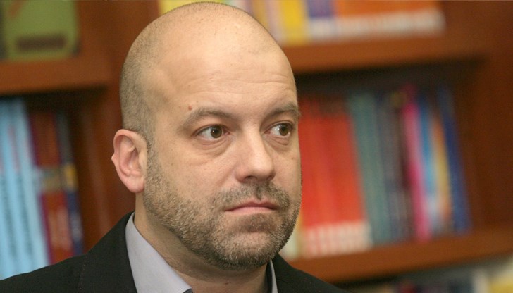 Сценаристът нарече депутатите „случайници от Околовръстното"