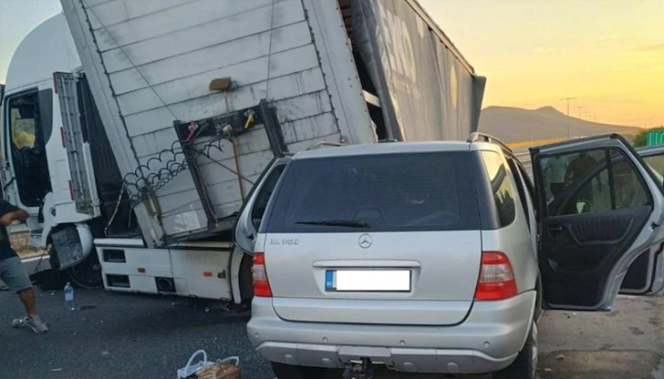 Жена е транспортирана в болница, движението към София се отклонява от Белокопитово Жена е транспортирана в болница, движението към София се отклонява от Белокопитово