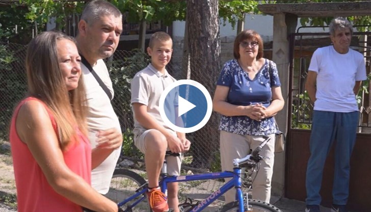 13-годишният Кристиян от село Долна Вереница намира изгубената чанта и я връща без да я отваря