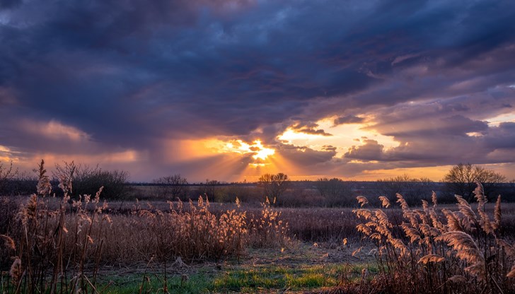 Температурите достигат до 40 градуса, след което идва захлаждане с гръмотевични валежи
