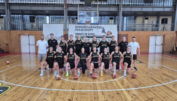 Първата тренировка се проведе в зала „Дунав“, а в подготовката участват 14 състезателки, включително две дебютантки
