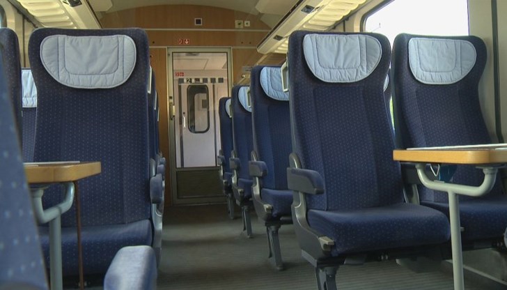 Министърът на транспорта призна за невиждан недостиг на подвижни състави и замяна с автобуси Министърът на транспорта призна за невиждан недостиг на подвижни състави и замяна с автобуси