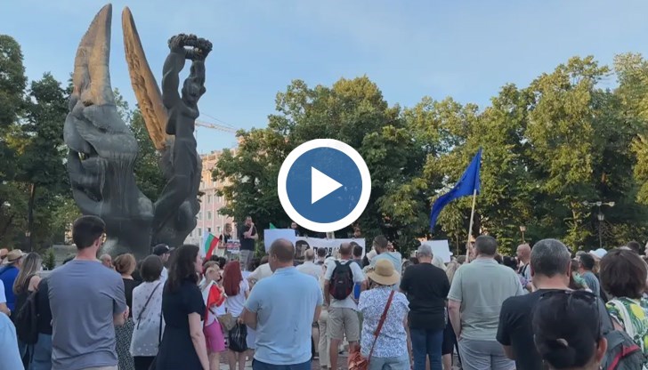 Граждани излязоха на площад "Съединение" срещу политическите репресии