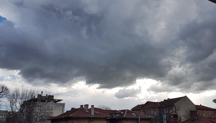 Метеоролозите предупреждават за гръмотевични бури в Централна и Западна България в прогнозата за следващата седмица