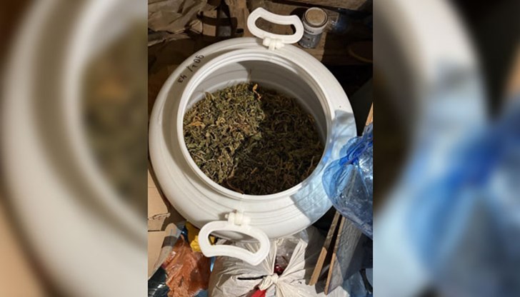 36-годишен столичанин е задържан след откриването на голямо количество канабис и марихуана 36-годишен столичанин е задържан след откриването на голямо количество канабис и марихуана