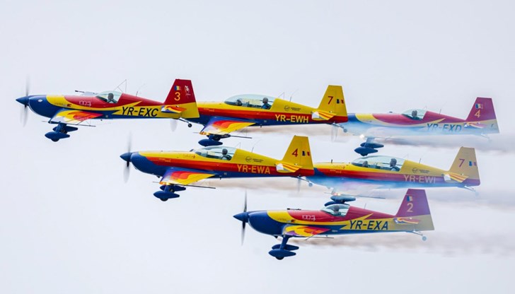 Националният шампионат по безмоторно летене започва с демонстрации на румънски пилотажни групи