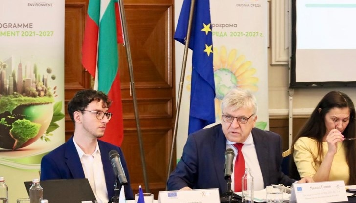 Екоминистърът призова гражданите да не поливат градините си с питейна вода заради засушаването Екоминистърът призова гражданите да не поливат градините си с питейна вода заради засушаването