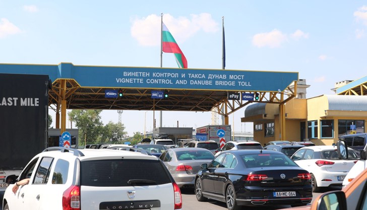 Задръствания в района и спиране на трафика от Бяла заради повреда в системата на Агенция "Митници"
