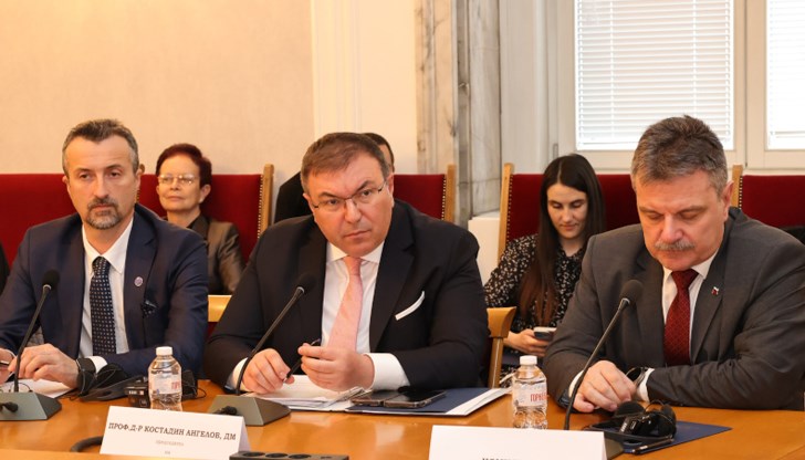 Депутатите не постигнаха съгласие по нито един от четирите законопроекта, предложени от различни партии Депутатите не постигнаха съгласие по нито един от четирите законопроекта, предложени от различни партии