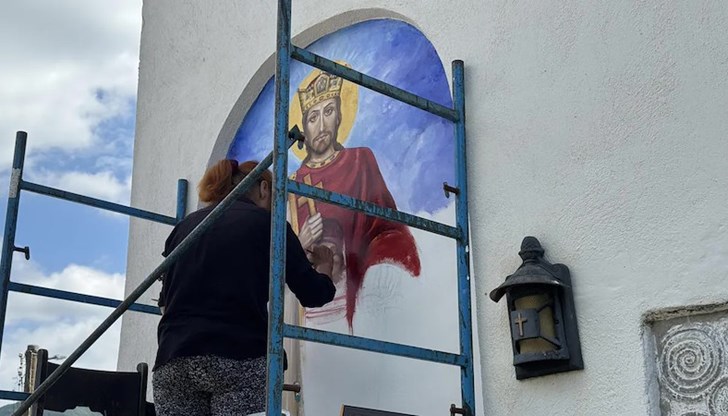 Дълго чаканите външни стенописи украсиха светата обител Дълго чаканите външни стенописи украсиха светата обител