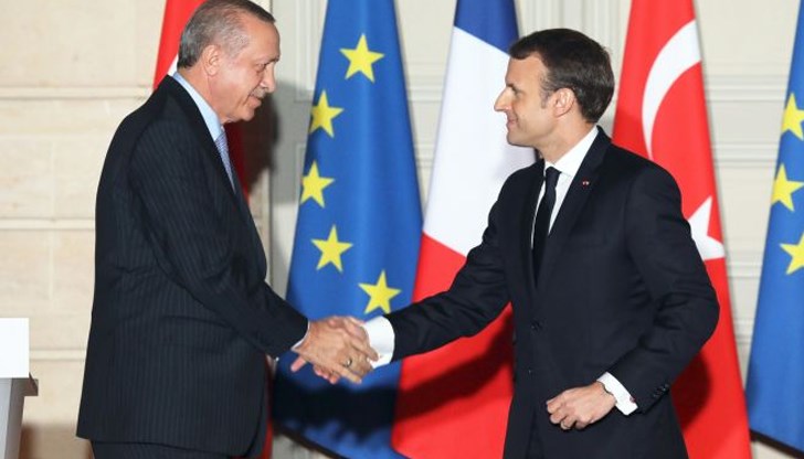 Президентът на Турция обсъди с Макрон влошаващата се хуманитарна криза в ивицата Газа и призова за спешна международна намеса Президентът на Турция обсъди с Макрон влошаващата се хуманитарна криза в ивицата Газа и призова за спешна международна намеса