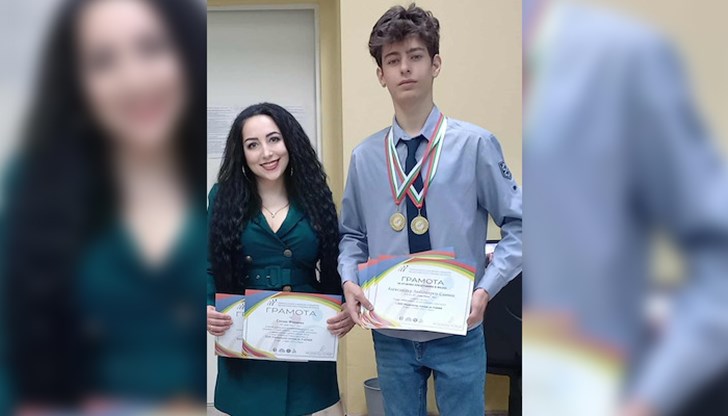 Александър Славов от МГ "Баба Тонка" ще представи България на олимпиадата в Китай