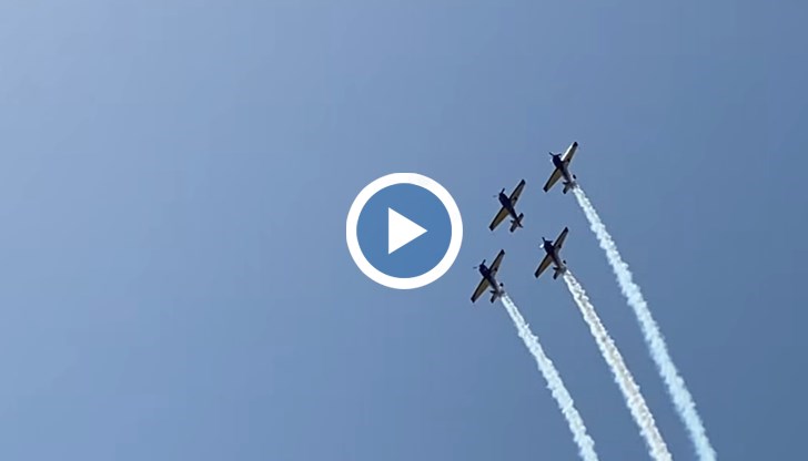 Акробатични пилоти от Румъния и парашутни демонстрации впечатлиха зрителите в първия ден на Националния шампионат