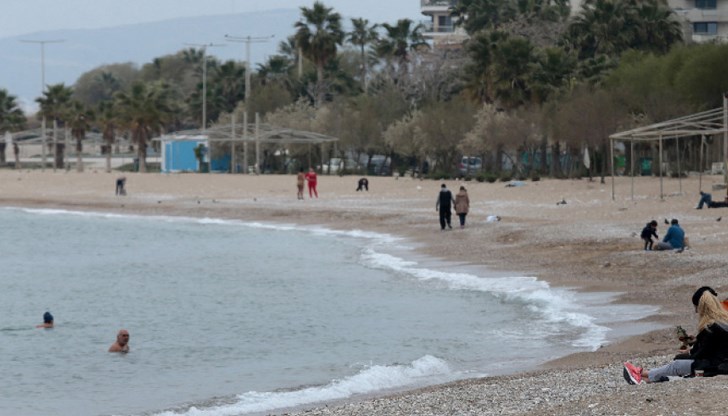 Тригодишно момиче намерено мъртво на плаж, но никой не го търси Тригодишно момиче намерено мъртво на плаж, но никой не го търси