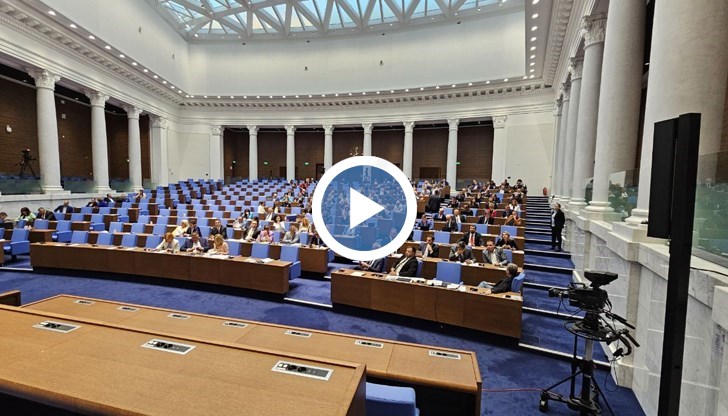 Омръзна ми да гледам празна парламентарна зала