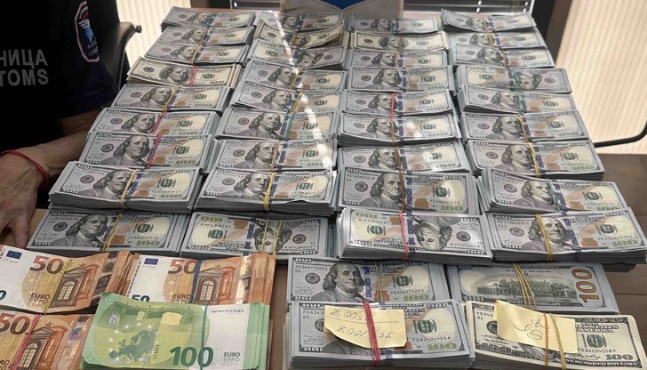 Двама българи пътували за Турция с недекларираните парични средства