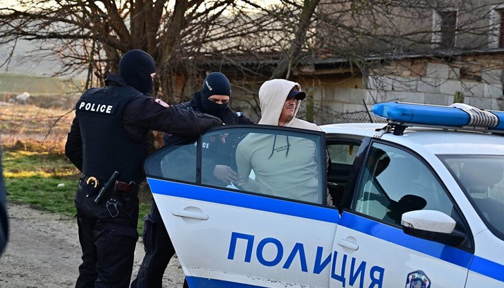 Тримата случайни минувачи попречиха на мъжа да открадне тротинетка и телефон