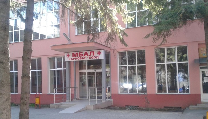 Момченцето падна от прозорец на втория етаж, докато чакаше с майка си пред рентгена