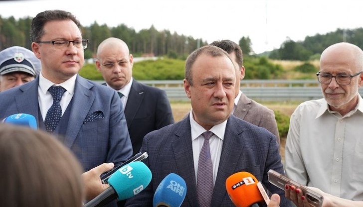 Министрите Иван Иванов и Даниел Митов демонстрираха работата на синхронизираните системи на АМ "Тракия" Министрите Иван Иванов и Даниел Митов демонстрираха работата на синхронизираните системи на АМ "Тракия"