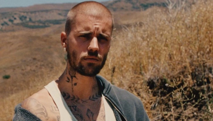 Канадският изпълнител издаде седмия си студиен албум четири години след "Justice" Канадският изпълнител издаде седмия си студиен албум четири години след "Justice"