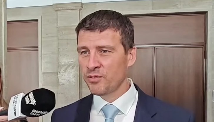 Лидерът на „Величие“ обвини властта в непрозрачност и политически зависимости около приемането на еврото Лидерът на „Величие“ обвини властта в непрозрачност и политически зависимости около приемането на еврото