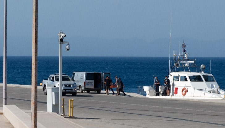 Яхтата с четирима души на борда е била блокирана заради техническа повреда в Коринтския залив Яхтата с четирима души на борда е била блокирана заради техническа повреда в Коринтския залив