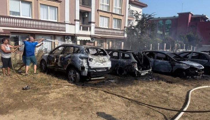 Хората в близост до огнището са били евакуирани, огънят е овладян