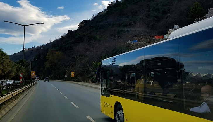 Близо четири часа чакане под палещото слънце при температури над 40 градуса