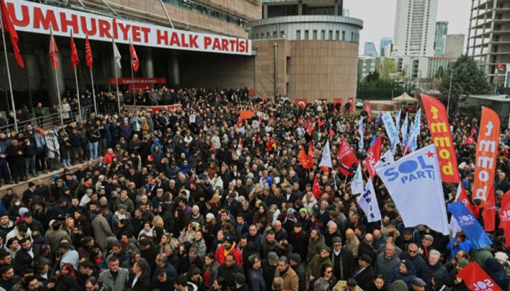 "Халк ТВ" и "Сьозджю" спират излъчването днес в полунощ заради критичното отразяване на протестите