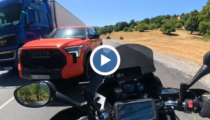 Симеон Ангелов публикува видео как джип навлиза в насрещното платно при забранено изпреварване