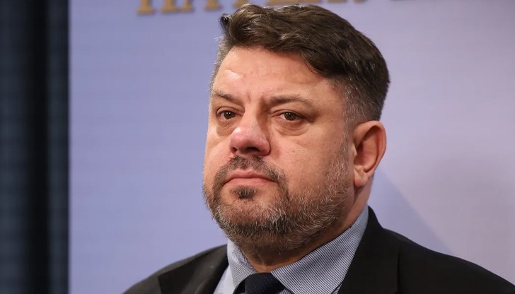 Вицепремиерът критикува изнасянето на информация за интерната като "намеса в прокуратурата" Вицепремиерът критикува изнасянето на информация за интерната като "намеса в прокуратурата"