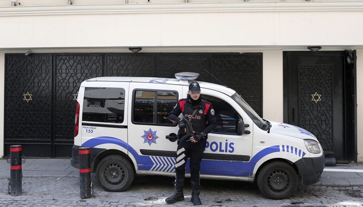 Задържани са кметовете на Адана, Адъяман и Анталия по обвинения в корупция Задържани са кметовете на Адана, Адъяман и Анталия по обвинения в корупция