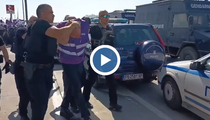 Тодор Капитанов е в полицейското управление в село Труд