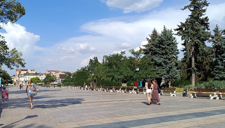 Въпреки горещините няма постъпили сигнали за почувствали се зле от жегата русенци Въпреки горещините няма постъпили сигнали за почувствали се зле от жегата русенци