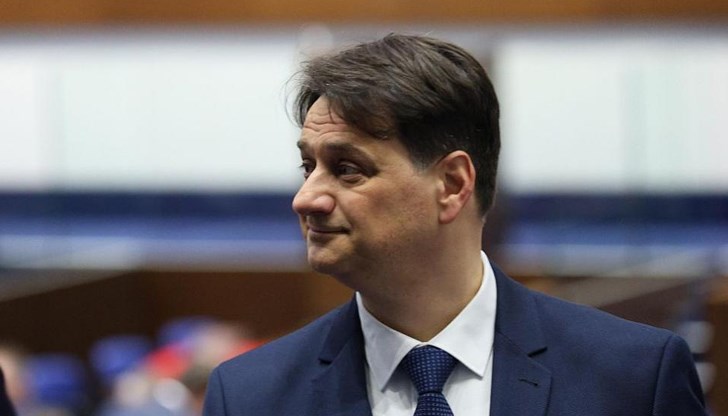 Фолклорният състав се разпя преди официалната церемония в Париж Фолклорният състав се разпя преди официалната церемония в Париж