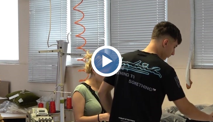 Програмата дава възможност на младежи от 16 до 29 години да придобият опит срещу заплащане