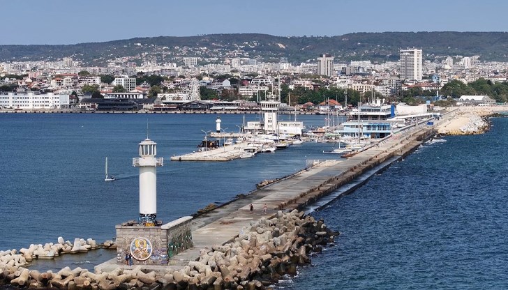 Частни капитали ще спасят пристанище Варна от изоставането