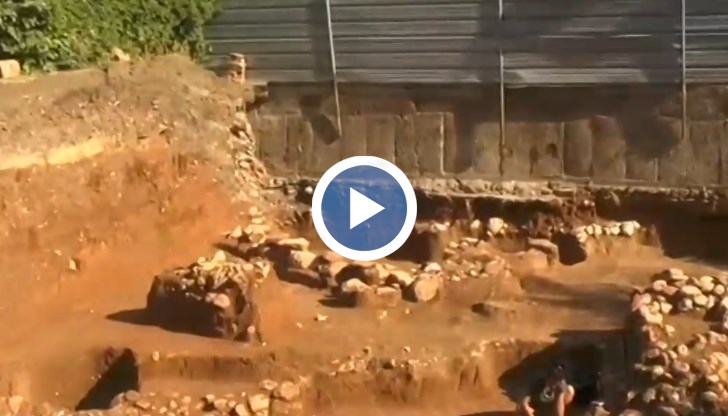 Разкрита е и гробница на цар