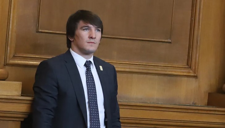 Апелативният съд констатира противоречия в обвинителния акт