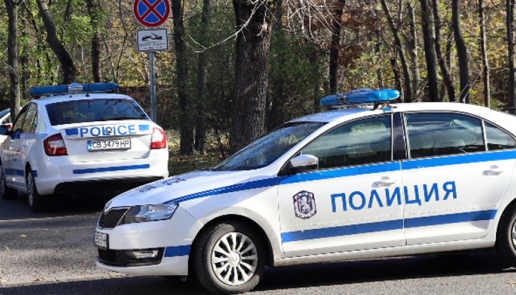 Лек автомобил се удари във влекач с полуремарке