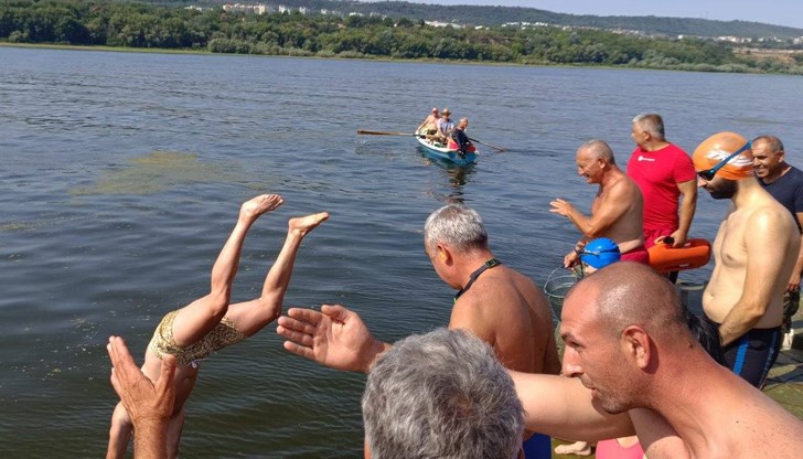 152 ентусиасти взеха участие в 67-ото масово преплуване на реката 152 ентусиасти взеха участие в 67-ото масово преплуване на реката