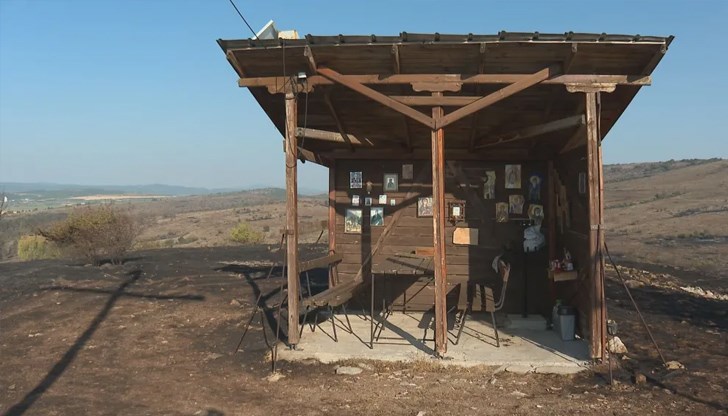 Докато пожарите бушуват в цяла България, светото място остава невредимо Докато пожарите бушуват в цяла България, светото място остава невредимо